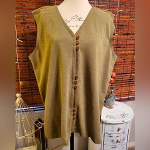 👚5for$15!🕶️ JL Plum top.